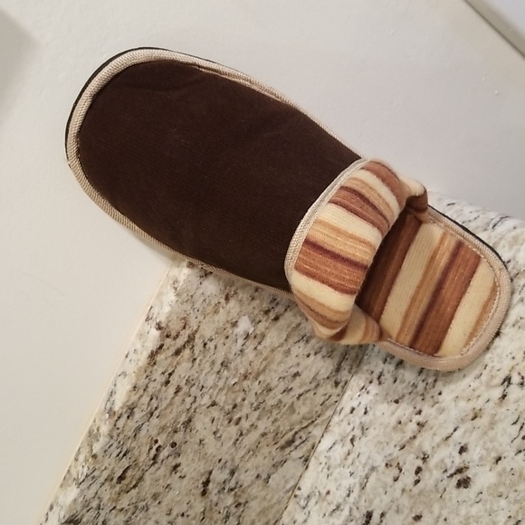 Home Slippers - Picture 2 of 7
